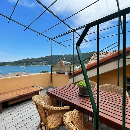 Dom wakacyjny Ampia Casa Marinara Con Meravigliosa Terrazza Vista Mare Da Mario E Rosanna *