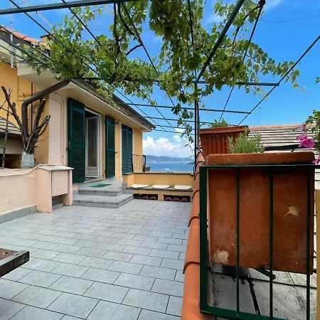 Ampia Casa Marinara Con Meravigliosa Terrazza Vista Mare Da Mario E Rosanna