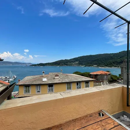 Ampia Casa Marinara Con Meravigliosa Terrazza Vista Mare Da Mario E Rosanna