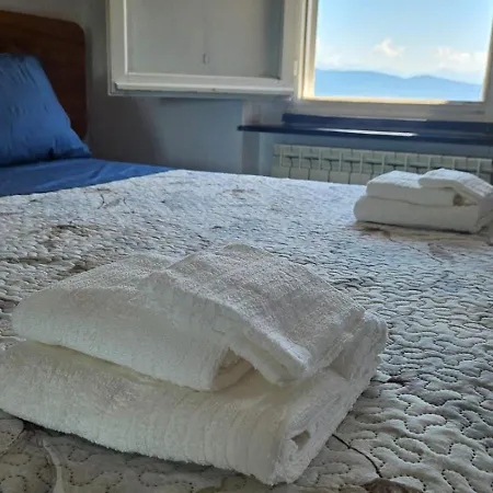 Ampia Casa Marinara Con Meravigliosa Terrazza Vista Mare Da Mario E Rosanna *